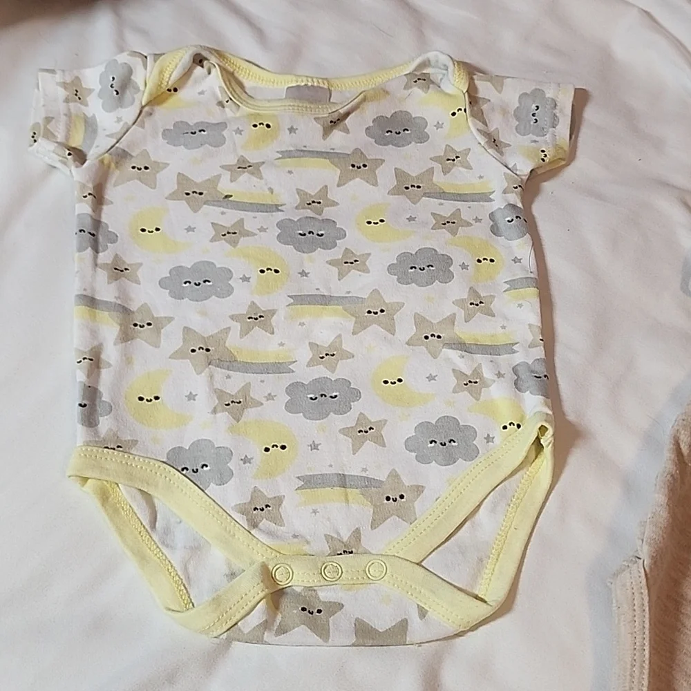 LITTLE BEGINNINGS STAR ONESIES SZ 6-9 MONTH